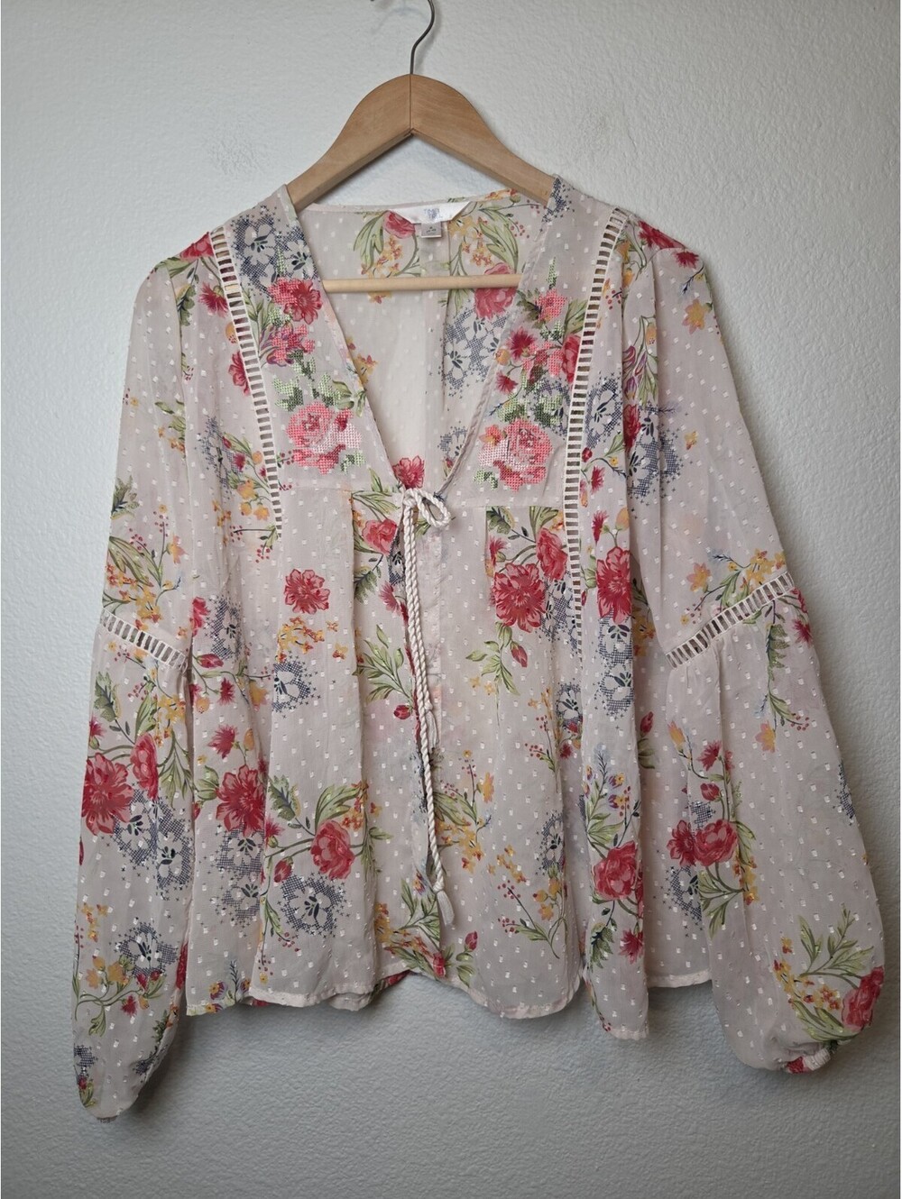 very cute Time and Tru Women's Large Blouse flower niddle point Bell Sleeve S